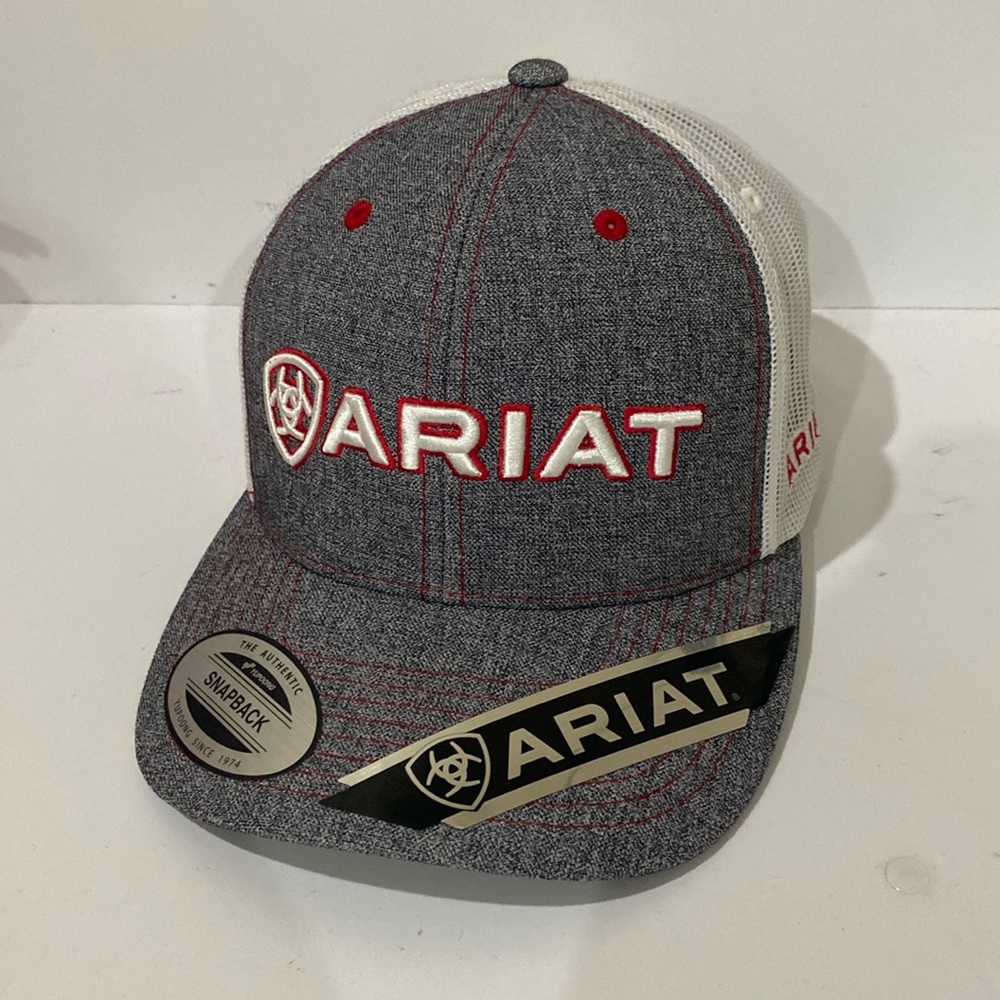 Ariat hat! Snapback; can fit any